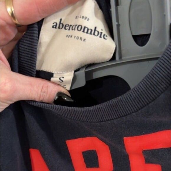 ABERCROMBIE navy with red logo shirt SIZE SMALL - Picture 3 of 3